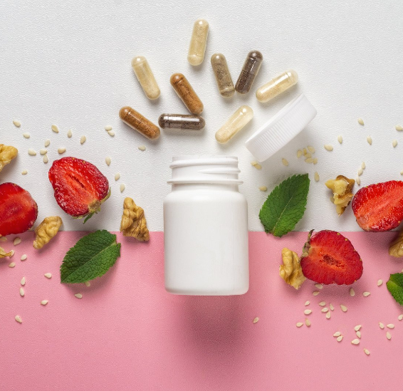Integratori, cosmetici naturali e frutta fresca